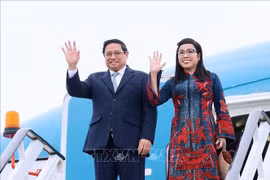 El primer ministro de Vietnam, Pham Minh Chinh, y su esposa (Fuetne: VNA)