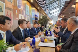 El ministro de Ciencia y Tecnología de Vietnam, Huynh Thanh Dat, se reúne con el ministro de Ciencia y Arte del Estado de Hessen, Timon Gremmels (Fuente: VNA)