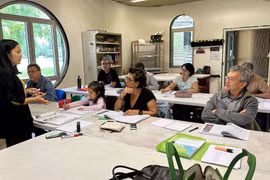 En una clase del idioma vietnamita en Burdeos. (Fuente: VNA)