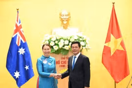 El ministro de Industria y Comercio, Nguyen Hong Dien, y la presidenta del Senado australiano, Sue Lines. (Fuente: VNA)