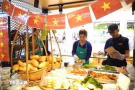 Vietnam participan en el evento. (Fuente: VNA)