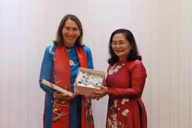 La secretaria adjunta del Comité del Partido Comunista de Vietnam en Ciudad Ho Chi Minh y presidenta del Consejo Popular municipal, Nguyen Thi Le, y la presidenta del Senado australiano, Sue Lines. (Fuente: VNA)