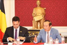 El embajador vietnamita en Bélgica y jefe de la delegación vietnamita ante la UE, Nguyen Van Thao, interviene en el evento (Fuente: VNA)