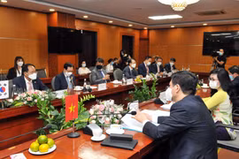 Vietnam y Corea del Sur promueven lazos en comercio, industria y energía