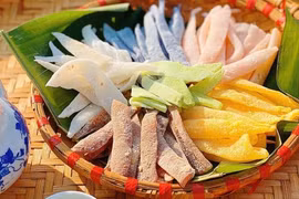Jóvenes de Hanoi mantienen espíritu del tradicional Tet