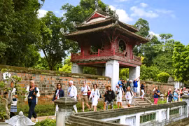 Vietnam aspira a recibir hasta 18 millones de visitantes internacionales en 2024