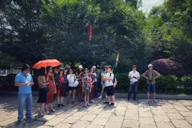Recursos humanos en sector turístico de Vietnam “se sumergen” para superar el “tsunami” del COVID-19