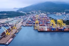 Desarrollarán sistemas logísticos asociados con puertos marítimos y aeropuertos en centro de Vietnam
