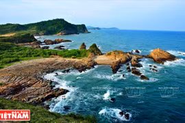 Mar y cielo de la isla vietnamita de Co To