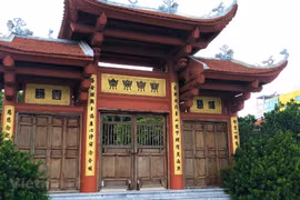 (Video) La belleza de la antigua pagoda Thien Nien al lado del lago Oeste