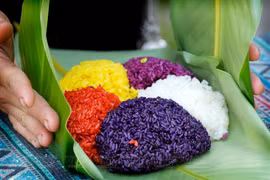 Arroz glutinoso de cinco colores: la esencia del cielo y la tierra de Muong Lo