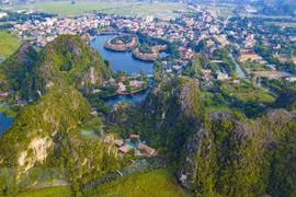 La belleza de Tam Coc-Bich Dong en otoño