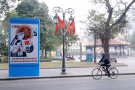 Calles de Hanoi decoradas con banderas nacionales y flores para dar la bienvenida al XIII Congreso del PCV