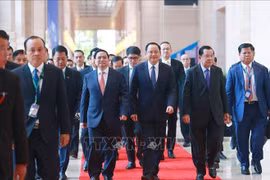 Primer ministro de Vietnam inicia agenda de trabajo en Laos