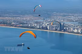 Contemplar ciudad de Da Nang desde parapentes, una experiencia inolvidable 