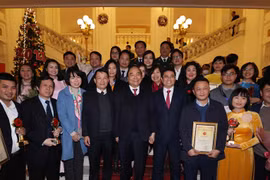 VNA honrada con premios "La Hoz y el Martillo Dorados" 