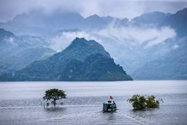 Promueven el turismo comunitario en lago vietnamita de Hoa Binh