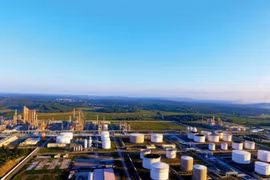 Invertirán más de 1,2 mil millones de USD para ampliar la refinería Dung Quat