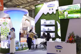Vinamilk presenta productos lácteos orgánicos de “doble estándar” en feria comercial en Shanghái