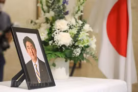 Honran dirigentes de Vietnam al difunto expremier japonés Abe Shinzo