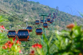 Nueva fisonomía de zona turística de la montaña Ba Den en Vietnam 