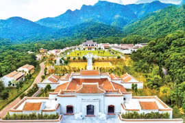 Otoño en Complejo religioso de Yen Tu