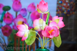 Aldea de oficio de flores de papel de Thanh Tien por presevar técnicas tradicionales