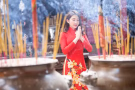 Ir a los templos: la belleza de la cultura vietnamita a principios de la Primavera