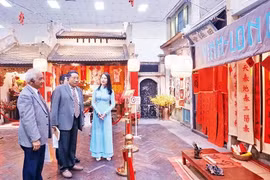 Turistas en Ciudadela Imperial de Thang Long. (Fuente:nhandan.vn)