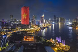 Ciudad Ho Chi Minh, un punto brillante a lo largo del río Saigon