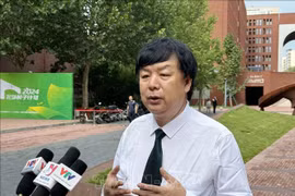 Miliang, director del Centro de Estudios del Sudeste Asiático y jefe del Instituto de Derecho de la Universidad de Lenguas Extranjeras de Beijing en la entrevista. (Fuente:VNA)