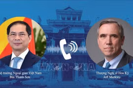 El ministro de Relaciones Exteriores de Vietnam, Bui Thanh Son, sostuvo una conversación telefónica con el senador Jeff Merkley, director del Subcomité de Asignaciones del Senado en Agencias de Interior, Medioambiente y Relacionadas. (Fuente:VNA)