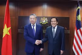 El secretario general del Comité Central del Partido Comunista de Vietnam (PCV), To Lam, se reunió con el presidente del Senado de Malasia, Dato' Awang Bemee Awang Ali Basah. (Fuente: VNA)