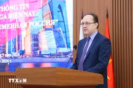 El embajador de Moscú en Hanoi, Gennady Stepanovich Bezdetko, habla en el evento. (Fuente:VNA)