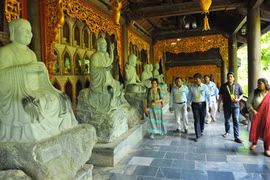 [Foto] Delegados extranjeros del Vesak 2019 visitan la pagoda Bai Dinh 