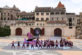 [Fotos] Fiesta Danzas del Sol en el Centro turístico Ba Na Hills