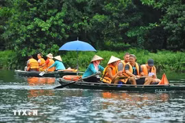 Turistas extranjeros en la provincia de Ninh Binh (Fuente: VNA)