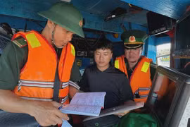 La guardia costera de Vietnam realiza la inspección en los barcos pesqueros (Fuente: VNA)