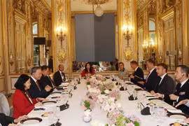 Francia deviene primer país en UE en establecer asociación estratégica integral con Vietnam