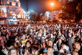 Celebran el Año Nuevo 2019 en ciudades vietnamitas
