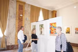 Carteles de propaganda vietnamita en exhibición en Eslovaquia