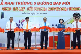 Premier vietnamita participa en inauguración de nuevos vuelos a ciudad de Can Tho