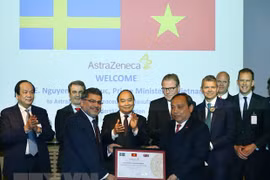 Visita Premier de Vietnam planta de grupo farmacéutico líder de Suecia 