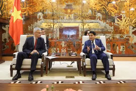 Impulsa Hanoi cooperación de inversión con localidades francesas
