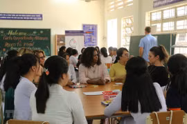 Promueve Michelle Obama asistencia a las adolescentes femeninas en Vietnam