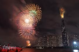 Vietnam continúa recibiendo felicitaciones por el Día Nacional