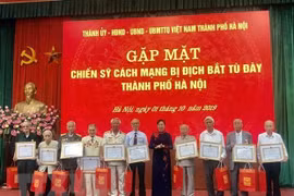 Honran en Hanoi a expresos revolucionarios 