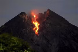 Prohibe Indonesia actividades alrededor del volcán Merapi