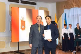 Honran a vietnamitas en Ucrania por20 aniversario de fundación del Consejo de Minorías Étnicas