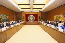 Vietnam y Laos intensifican intercambio de experiencias legislativas 